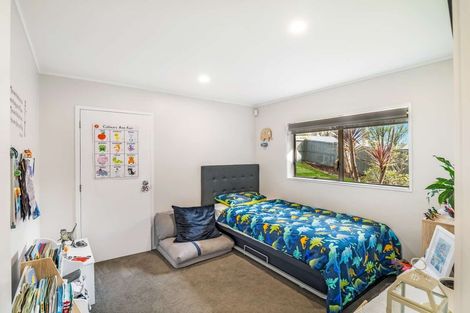 Photo of property in 10 Glen Vista Place, Bayview, Auckland, 0629