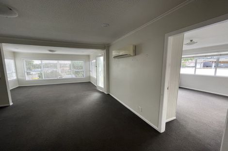 Photo of property in 18 River Road, Te Atatu Peninsula, Auckland, 0610