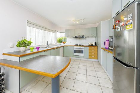 Photo of property in 2/183 Ti Rakau Drive, Pakuranga Heights, Auckland, 2010