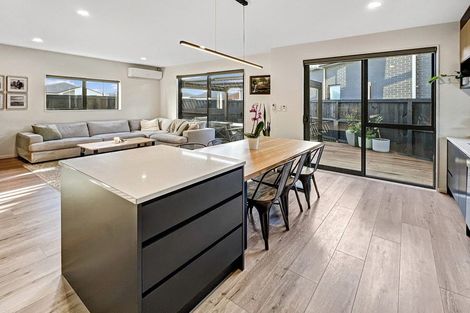 Photo of property in 19 Konoba Avenue, Kumeu, 0810