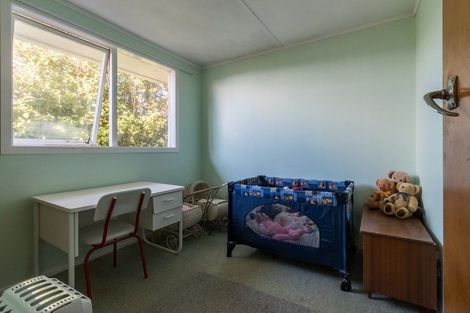 Photo of property in 18 Link Road, Newlands, Wellington, 6037
