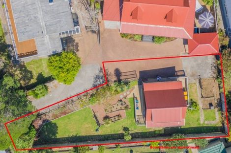 Photo of property in 4/76 Kaurilands Road, Titirangi, Auckland, 0604