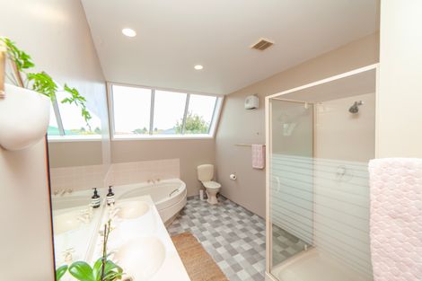 Photo of property in 10 Stormont Place, Avonhead, Christchurch, 8042