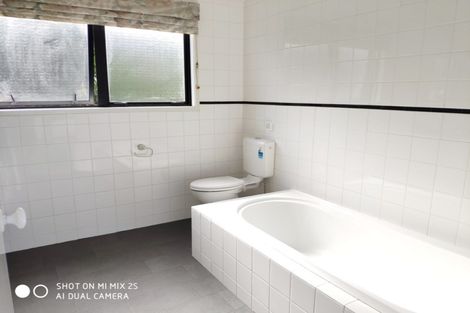 Photo of property in 10 Forsythe Place, Massey, Auckland, 0614