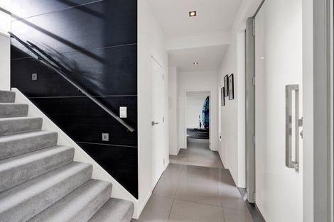 Photo of property in 2/5 Beach Street, Fitzroy, New Plymouth, 4312