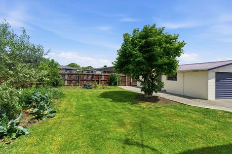 Photo of property in 15 Wychwood Crescent, Bishopdale, Christchurch, 8053