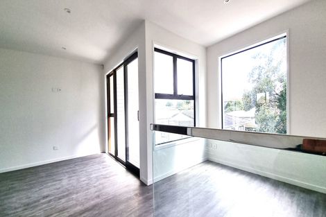 Photo of property in 2b Glenvil Lane, Te Atatu Peninsula, Auckland, 0610