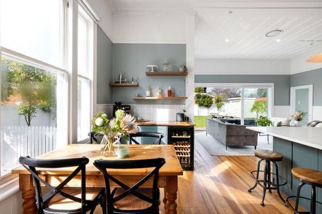 Photo of property in 114 Victoria Street, Cambridge, 3434