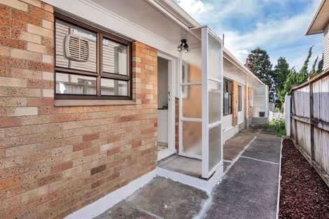 Photo of property in 2/115 Mcleod Road, Te Atatu South, Auckland, 0610