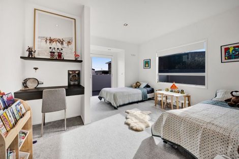 Photo of property in 2/5 Beach Street, Fitzroy, New Plymouth, 4312