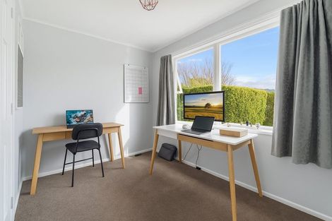 Photo of property in 17 Mountbatten Grove, Clouston Park, Upper Hutt, 5018