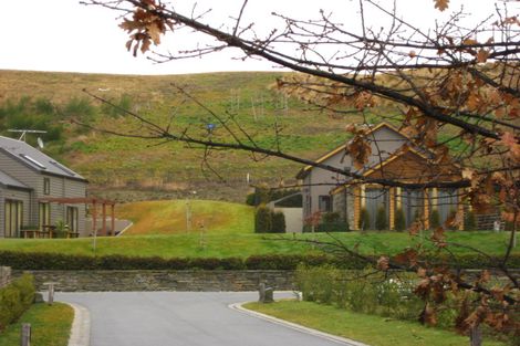 Photo of property in 2 Chartres Lane, Arrowtown, 9302