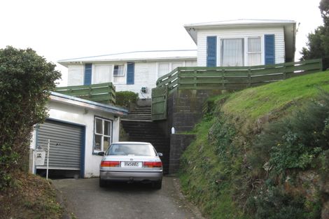 Photo of property in 64 Ruskin Road, Newlands, Wellington, 6037
