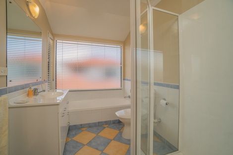 Photo of property in 5 Tollana Road, Te Atatu Peninsula, Auckland, 0610