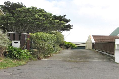 Photo of property in 55 Ruskin Road, Newlands, Wellington, 6037