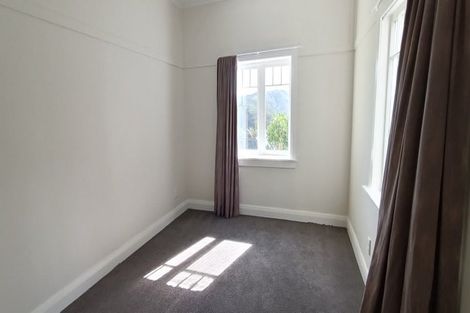 Photo of property in 6 Putnam Street, Northland, Wellington, 6012