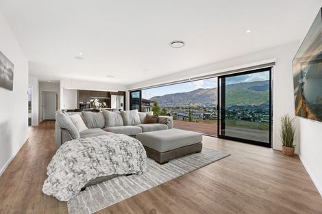 Photo of property in 13 Akitu Rise, Wanaka, 9305
