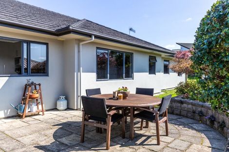 Photo of property in 27 Kinder Street, Acacia Bay, Taupo, 3330