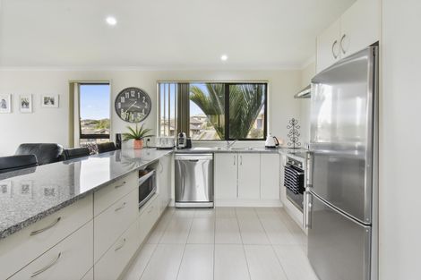 Photo of property in 6 Mcgowan Rise, Tuakau, 2121