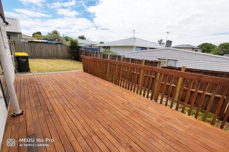 Photo of property in 20b Roberts Road, Te Atatu South, Auckland, 0610