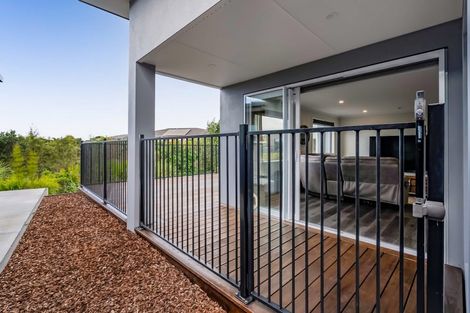 Photo of property in 4 Kakariki Lane, Waiwhakaiho, New Plymouth, 4312