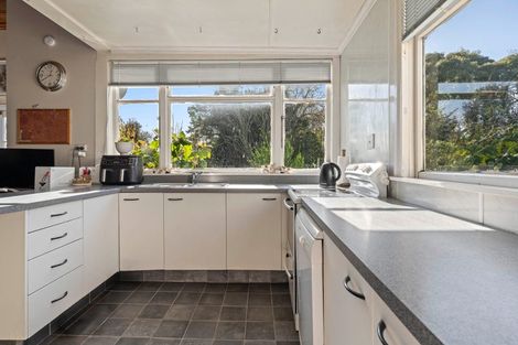 Photo of property in 16 Castle Street, Eltham, 4322