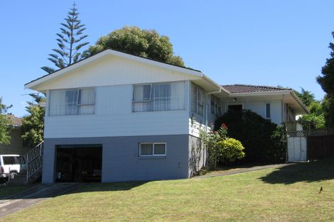 Photo of property in 30 Lysander Crescent, Beach Haven, Auckland, 0626