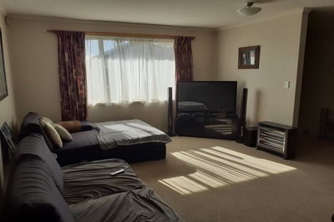 Photo of property in 31 Greig Place, Pukekohe, 2120