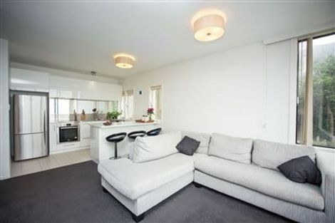 Photo of property in 2f3 Oriental Terrace, Mount Victoria, Wellington, 6011
