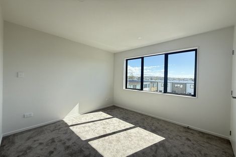 Photo of property in 33c Garadice Road, Rothesay Bay, Auckland, 0630