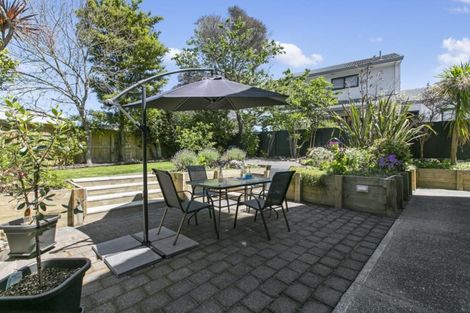 Photo of property in 104 Manhattan Heights, Glendene, Auckland, 0602