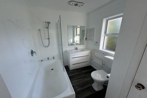 Photo of property in 1 Nikau Road, Waikanae, 5036