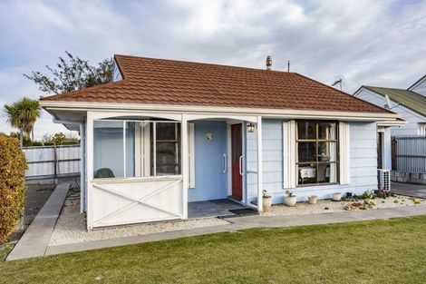 Photo of property in 4 Amberley Beach Road, Amberley, 7410
