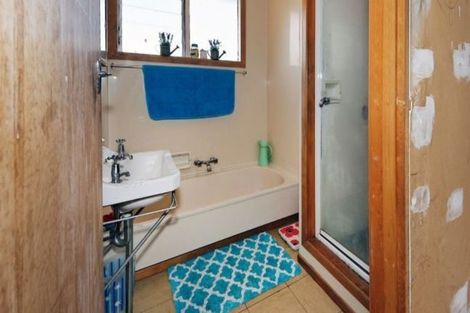 Photo of property in 46 Queen Mary Avenue, New Lynn, Auckland, 0600