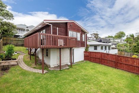 Photo of property in 2/148 Sunset Road, Unsworth Heights, Auckland, 0632