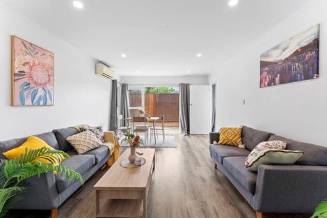 Photo of property in 21 Mcquarrie Avenue, Wattle Downs, Auckland, 2103