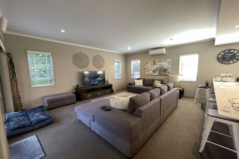 Photo of property in 6 Horizon View Road, Oteha, Auckland, 0632