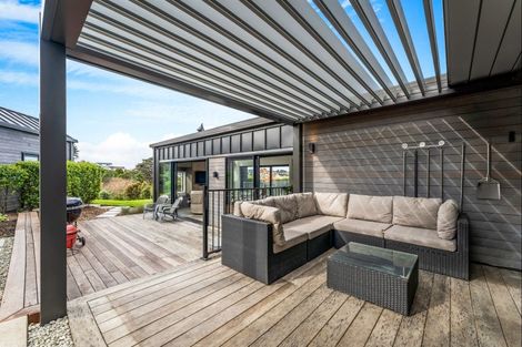 Photo of property in 9 Laguna Place, Matakatia, Whangaparaoa, 0930