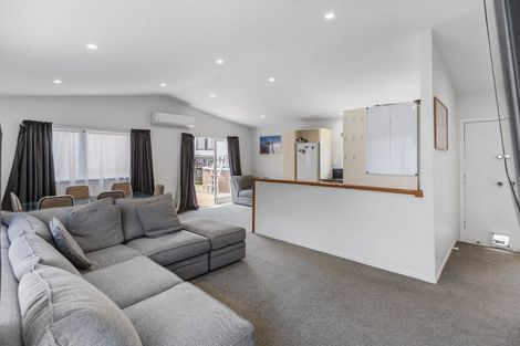 Photo of property in 20 Rotoiti Avenue, Pakuranga Heights, Auckland, 2010