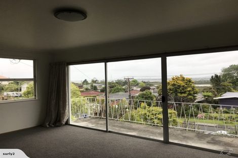 Photo of property in 6 Merchant Avenue, Te Atatu South, Auckland, 0610