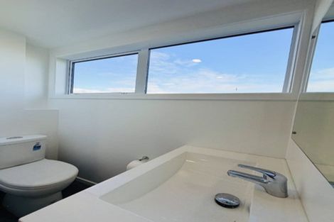 Photo of property in 10 Waiwera Crescent, Maupuia, Wellington, 6022