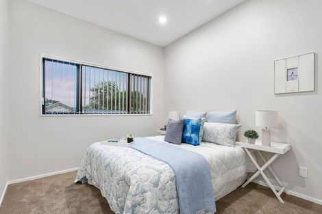 Photo of property in 17 Millcroft Lane, Ranui, Auckland, 0612