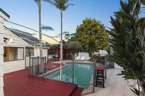 Photo of property in 203 Chelsea View Drive, Chatswood, Auckland, 0626
