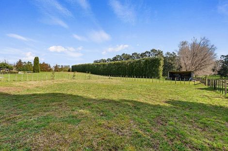 Photo of property in 802 Waitakere Road, Kumeu, 0891