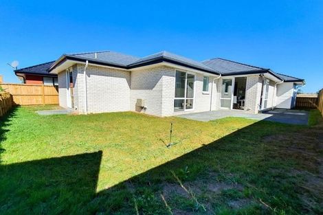 Photo of property in 71 Hayfield Way, Karaka, Papakura, 2113