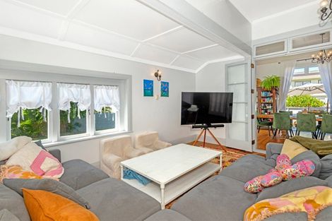 Photo of property in 2 Carnarvon Street, Gisborne, 4010