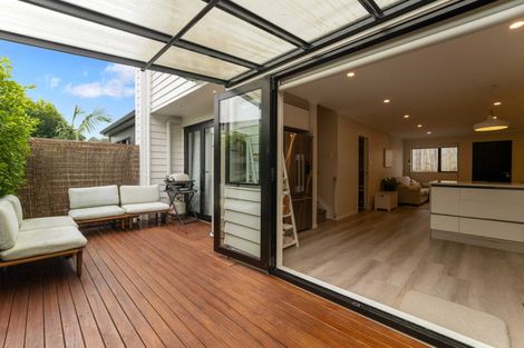 Photo of property in 44 Waipuhinui Way, Wiri, Auckland, 2104