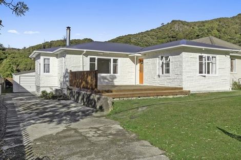 Photo of property in 15 Kowhai Street, Wainuiomata, Lower Hutt, 5014