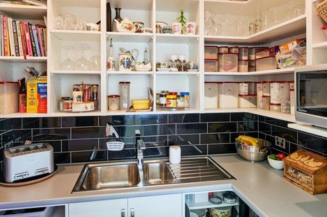 Photo of property in 10 Madeira Close, Whitby, Porirua, 5024