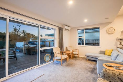 Photo of property in 64 Oroua Street, Eastbourne, Lower Hutt, 5013